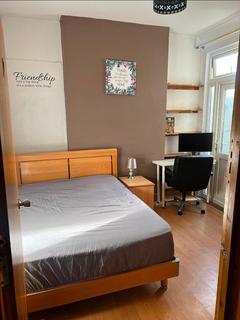 1 bedroom in a house share to rent, Wanstead Park Road, Ilford IG1
