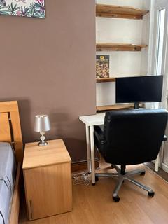 1 bedroom in a house share to rent, Wanstead Park Road, Ilford IG1