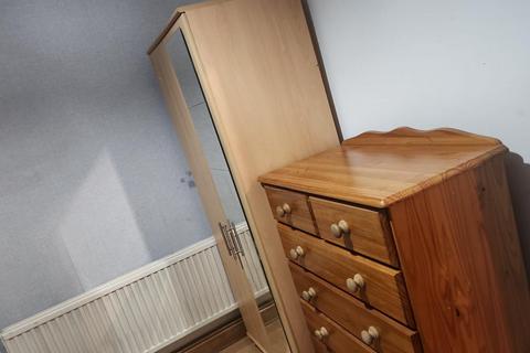 1 bedroom in a house share to rent, Wanstead Park Road, Ilford IG1
