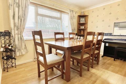 4 bedroom end of terrace house for sale, Trenchard Crescent, Springfield, Chelmsford