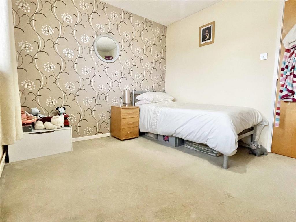 Bed2a.jpg