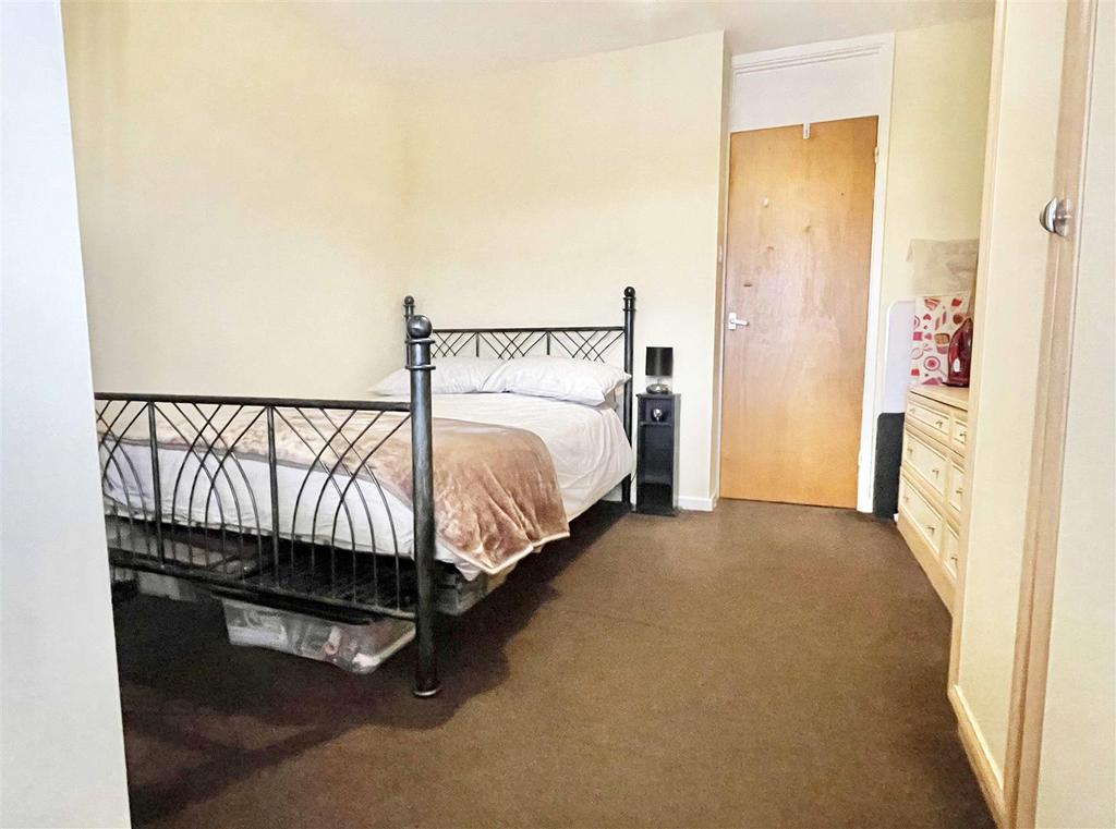 Bed3a.jpg
