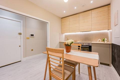2 bedroom flat for sale, 34 Ellingham Road, London W12