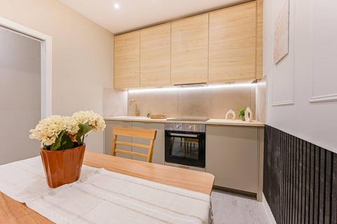 2 bedroom flat for sale, 34 Ellingham Road, London W12