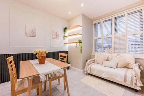 2 bedroom flat for sale, 34 Ellingham Road, London W12