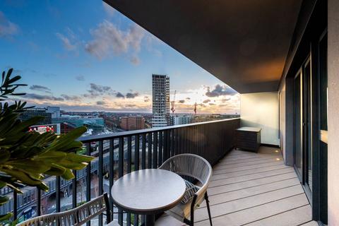 2 bedroom flat for sale, Westmont Apartments, White City, London, W12