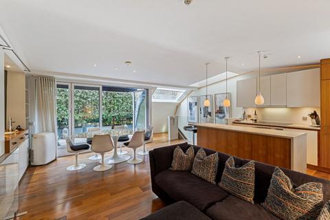 2 bedroom terraced house for sale, Cadogan Lane, Belgravia, London
