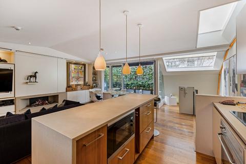 2 bedroom terraced house for sale, Cadogan Lane, Belgravia, London