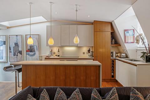 2 bedroom terraced house for sale, Cadogan Lane, Belgravia, London