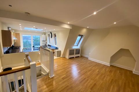 3 bedroom flat to rent, Crewys Road, London NW2