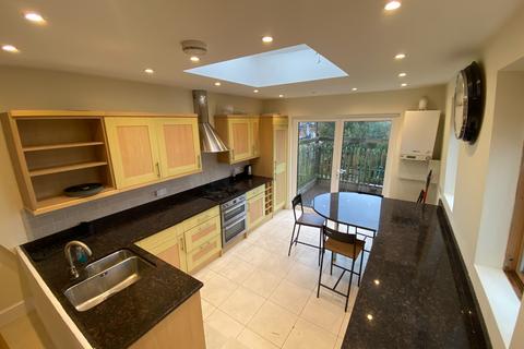 3 bedroom flat to rent, Crewys Road, London NW2