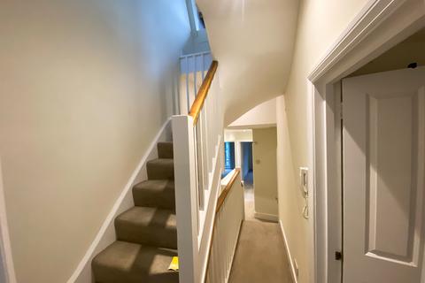 3 bedroom flat to rent, Crewys Road, London NW2
