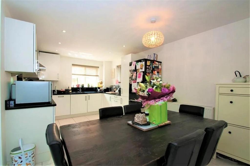 Kitchen pt2.jpg