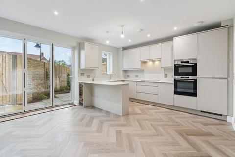 4 bedroom semi-detached house for sale, Victoria Close, Rickmansworth WD3