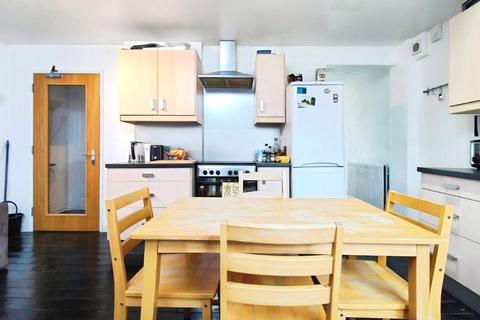 1 bedroom terraced house to rent, Bealing Close, Hampshire SO16