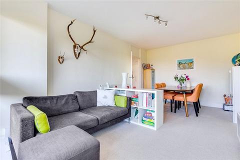 2 bedroom flat to rent, Hillcrest, London W11