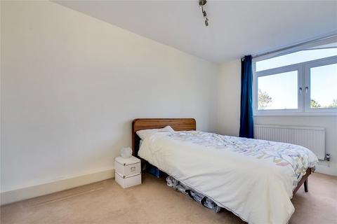 2 bedroom flat to rent, Hillcrest, London W11