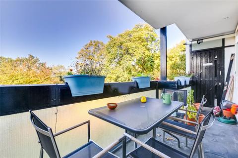 2 bedroom flat to rent, Hillcrest, London W11