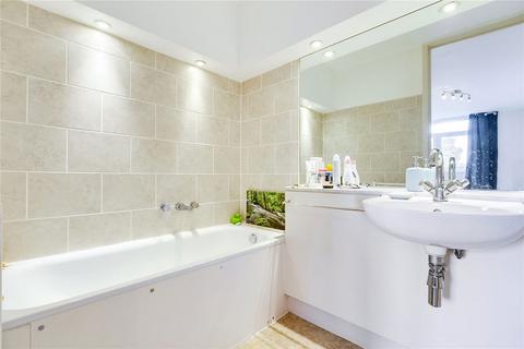 2 bedroom flat to rent, Hillcrest, London W11