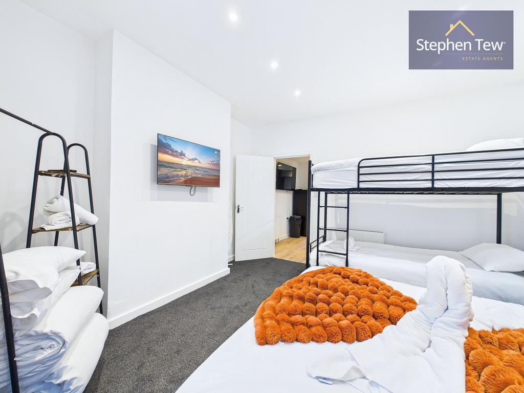 Apartment 1 Bedroom 1