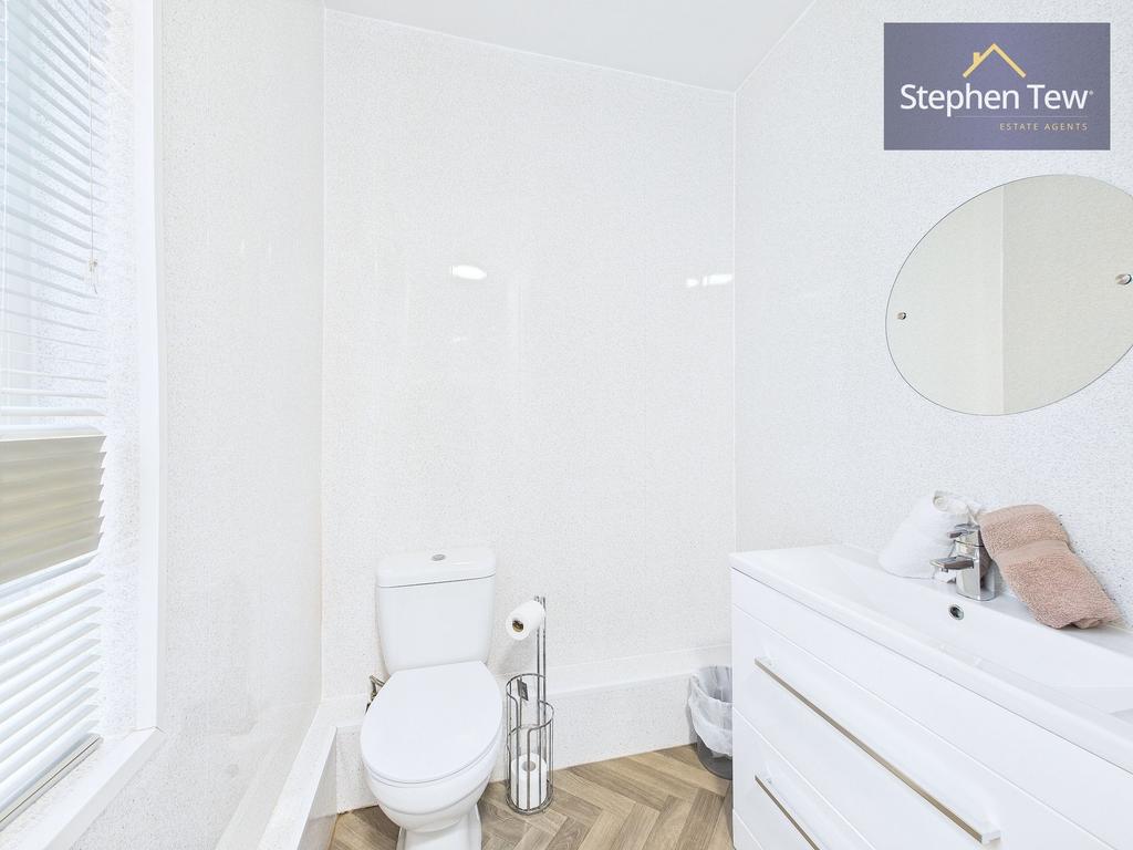 Apartment 1 Bathroom