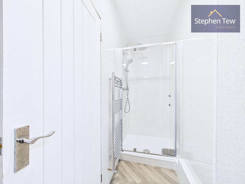 Apartment 1 Bathroom