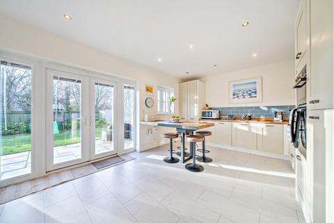 3 bedroom detached house for sale, Brodrick Drive, Horsforth, Leeds, West Yorkshire, LS18