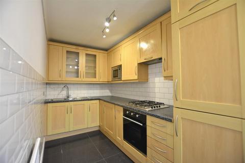 2 bedroom flat to rent, Doddinghurst Road, Brentwood