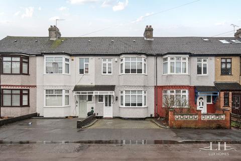3 bedroom terraced house for sale, Strathmore Gardens, Hornchurch