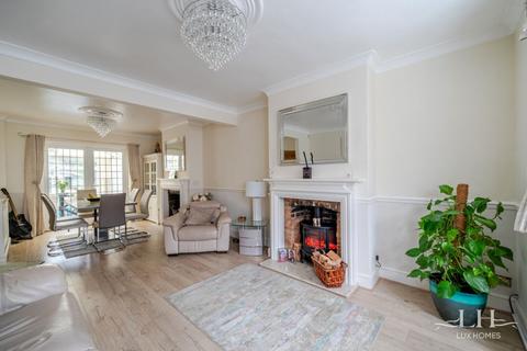 3 bedroom terraced house for sale, Strathmore Gardens, Hornchurch