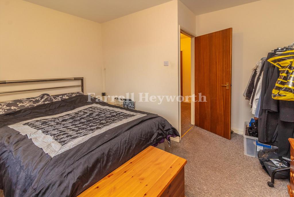 Bedroom 1 image 2