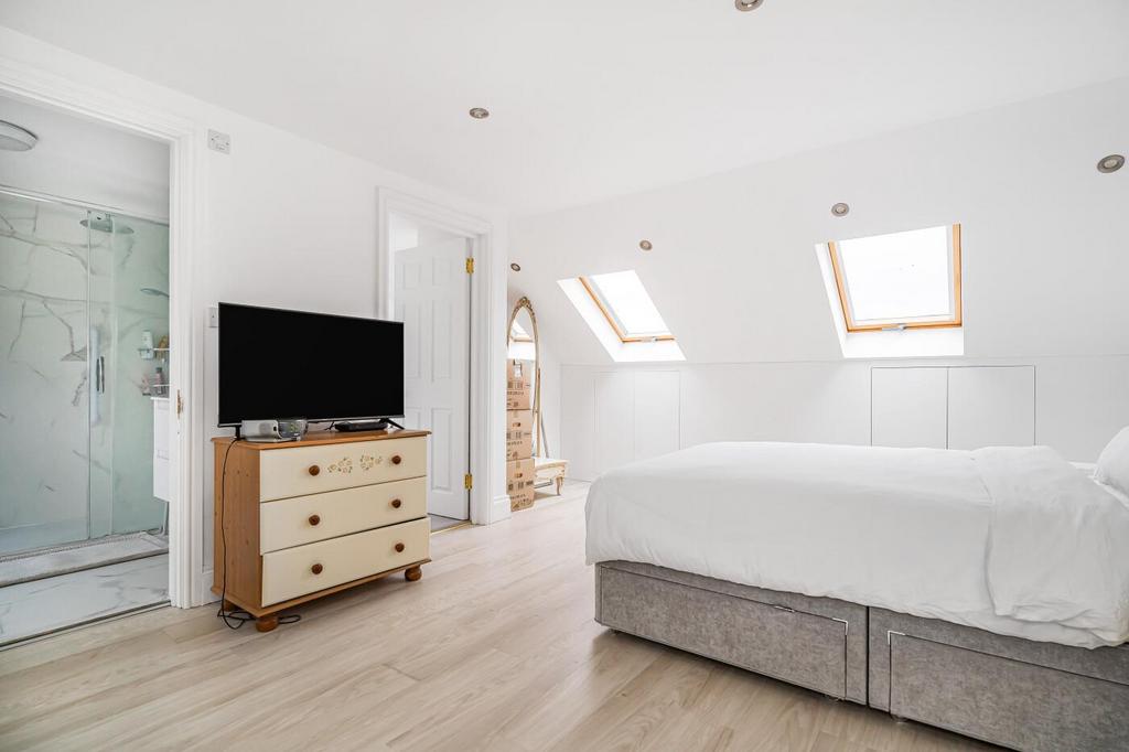 Bedroom 1 (loft)