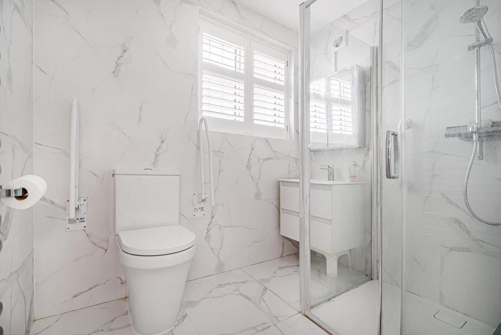Family shower room