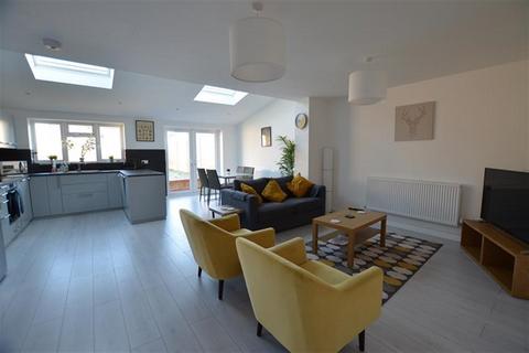 4 bedroom semi-detached house for sale, Jessel Drive, Loughton, IG10
