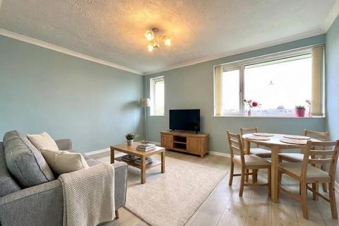 2 bedroom apartment to rent, Abbots Close, Sale