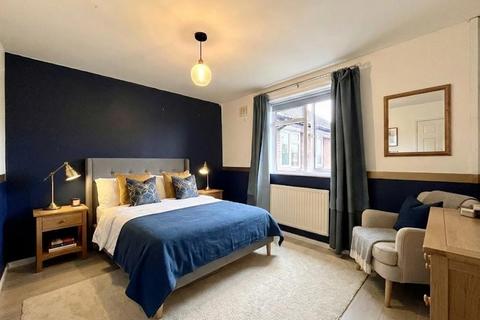 2 bedroom apartment to rent, Abbots Close, Sale