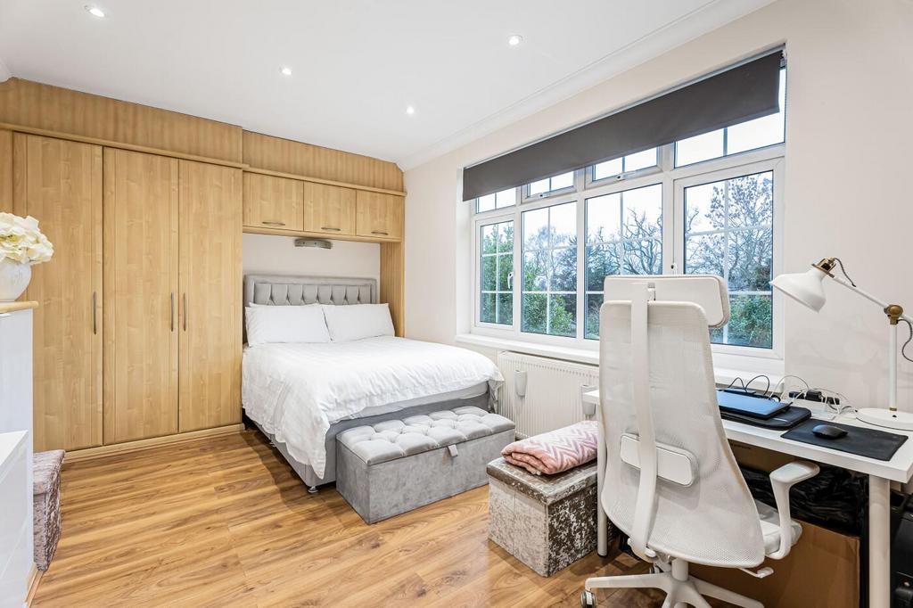 BEDROOM 2 (rear)