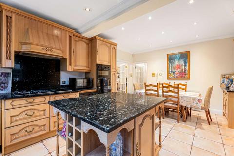 undefined, Mount Pleasant, Cockfosters, EN4