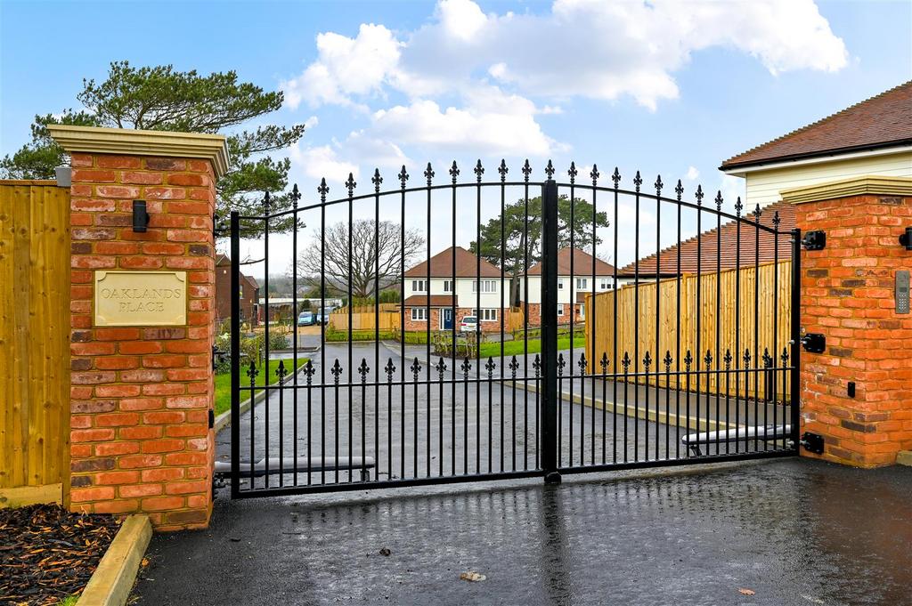 OAKLANDS PLACE - HOLLINGTON PARK ROAD - HOUSES 5 &