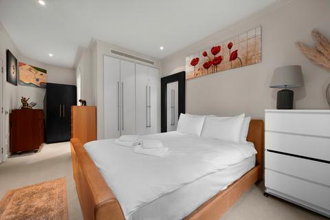 undefined, South Quay Square, London, E14