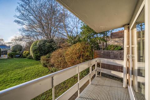 2 bedroom flat for sale, Kingston Upon Thames,  Surrey,  KT2