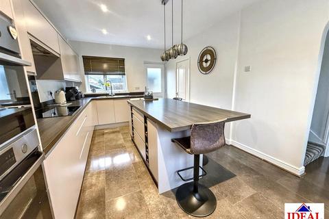 3 bedroom end of terrace house for sale, New Street, Carcroft, Doncaster