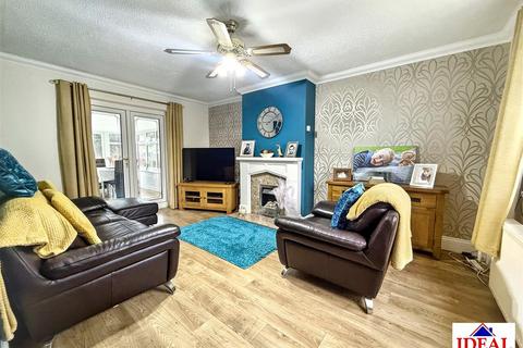 3 bedroom end of terrace house for sale, New Street, Carcroft, Doncaster
