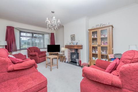 2 bedroom bungalow for sale, Lynwood Close, Birkenshaw, Bradford, West Yorkshire, BD11