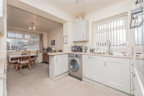 2 bedroom bungalow for sale, Lynwood Close, Birkenshaw, Bradford, West Yorkshire, BD11