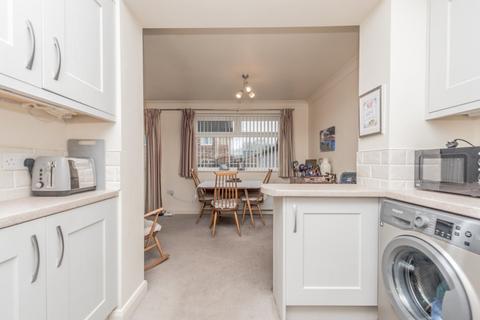 2 bedroom bungalow for sale, Lynwood Close, Birkenshaw, Bradford, West Yorkshire, BD11