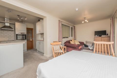 2 bedroom bungalow for sale, Lynwood Close, Birkenshaw, Bradford, West Yorkshire, BD11