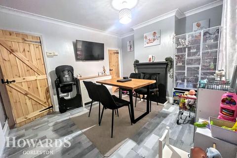 3 bedroom terraced house for sale, Station Road North, Belton