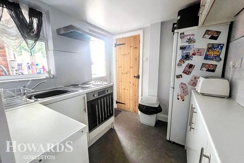 3 bedroom terraced house for sale, Station Road North, Belton