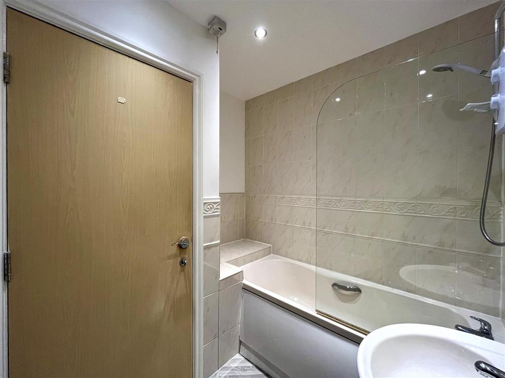 Bathroom Aspect 2
